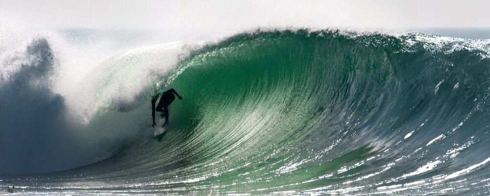 Surfer un tube parfait à Hossegor (Landes)