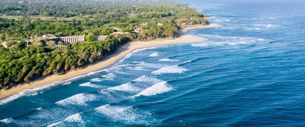 La république dominicaine, parfaite pour apprendre le surf en Janvier