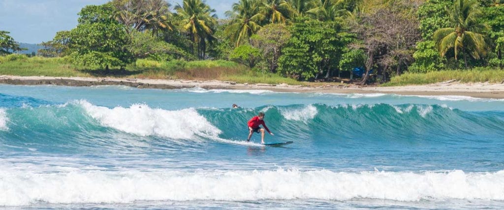 Les vagues de Santa Teresa, au Costa Rica, parfaites pour apprendre le surf